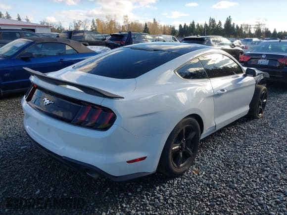 ✅ 2018 Ford Mustang EcoBoost • VIN: 1FA6P8TH8J5150700 • Лот: 43752816. Опубликован ранее на IAAI с пробегом 36 614 миль. Бесплатный доступ к архиву аукционных продаж из США и подробный отчёт об истории автомобиля на DreamBid. Изображение 4.