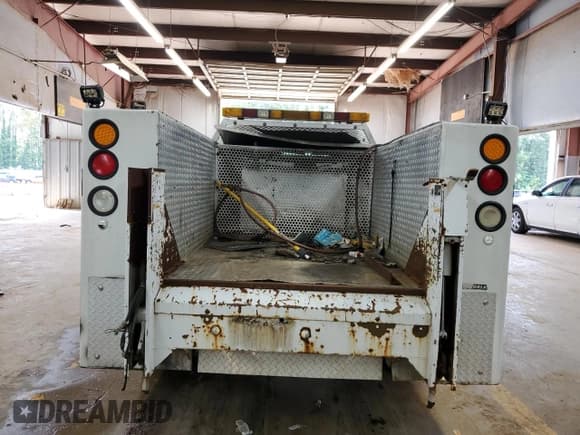 ✅ 2006 Ford F-350 XL • VIN: 1FDSF34506EC09843 • Лот: 72252064. Опубликован ранее на Copart с пробегом 310 514 миль. Бесплатный доступ к архиву аукционных продаж из США и подробный отчёт об истории автомобиля на DreamBid. Изображение 6.