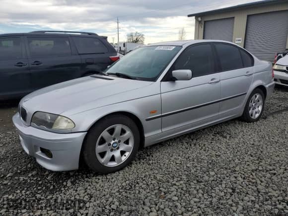 2000 BMW 3 Series 323i with VIN WBAAM3338YFP66290, listed as a Copart auction lot 41625645 with 76,709 mi miles and Salvage title. Bid and sale history available at DreamBid. Image 1.