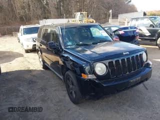 ✅ 2010 Jeep Patriot Sport • VIN: 1J4NT2GB8AD502761 • Lot: 43701808. Wystawiony na IAAI z przebiegiem 177 050 mil. Bezpłatny archiwum sprzedaży aukcyjnych z USA i szczegółowy raport historii pojazdu na DreamBid. Zdjęcie 1.