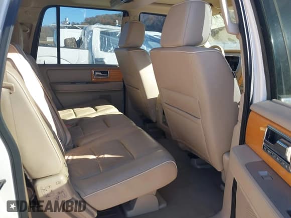 ✅ 2007 Lincoln Navigator • VIN: 5LMFL27527LJ20446 • Lot: 43723385. Listed on IAAI with 219,782 mi. Free auction sales archive from the USA and detailed vehicle history report at DreamBid. Image 8.