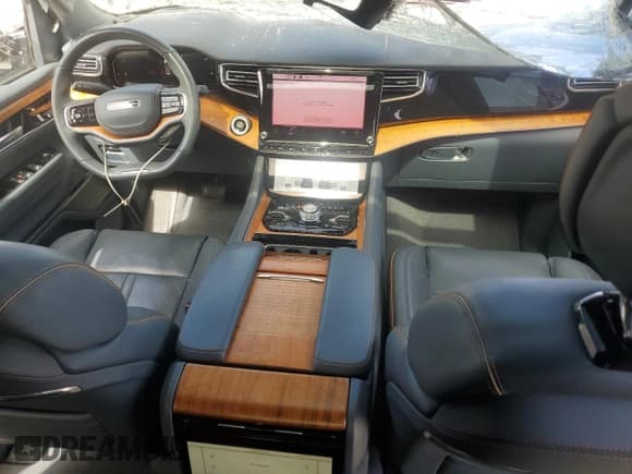 ✅ 2022 Jeep Grand Wagoneer Series II • VIN: 1C4SJVFJXNS116207 • Lot: 44948945. Wystawiony na Copart z przebiegiem 26 382 mil. Bezpłatny archiwum sprzedaży aukcyjnych z USA i szczegółowy raport historii pojazdu na DreamBid. Zdjęcie 8.