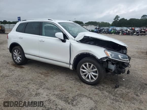 ✅ 2017 Volkswagen Touareg Sport • VIN: WVGEF7BP5HD000423 • Lot: 67561135. Listed on Copart with 112,621 mi. Free auction sales archive from the USA and detailed vehicle history report at DreamBid. Image 4.