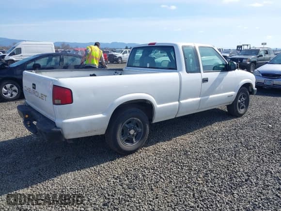 ✅ 2002 Chevrolet S-10 • VIN: 1GCCS19W028183151 • Лот: 41714759. Опубликован ранее на IAAI с пробегом 169 490 миль. Бесплатный доступ к архиву аукционных продаж из США и подробный отчёт об истории автомобиля на DreamBid. Изображение 4.