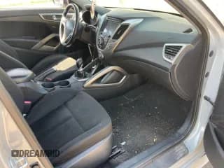 ✅ 2013 Hyundai Veloster w/Gray Int • VIN: KMHTC6AD5DU129192 • Lot: 76520404. Wystawiony na Copart z przebiegiem 108 688 mil. Bezpłatny archiwum sprzedaży aukcyjnych z USA i szczegółowy raport historii pojazdu na DreamBid. Zdjęcie 5.