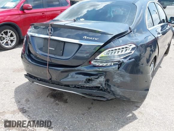 ✅ 2016 Mercedes-Benz C 300 • VIN: 55SWF4JB6GU143044 • Lot: 42502038. Wystawiony na IAAI z przebiegiem 140 238 mil. Bezpłatny archiwum sprzedaży aukcyjnych z USA i szczegółowy raport historii pojazdu na DreamBid. Zdjęcie 6.