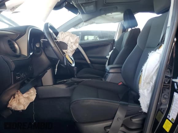 ✅ 2018 Toyota RAV4 XLE • VIN: 2T3WFREV4JW462575 • Lot: 93197755. Listed on Copart with 52,869 mi. Free auction sales archive from the USA and detailed vehicle history report at DreamBid. Image 7.