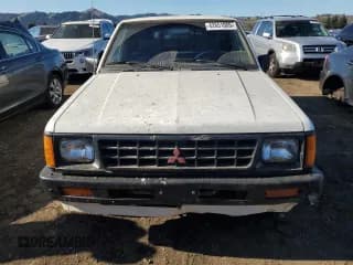 ✅ 1990 Mitsubishi Mighty Max • VIN: JA7FL24W3LP007688 • Lot: 42651005. Wystawiony na Copart z przebiegiem 265 379 mil. Bezpłatny archiwum sprzedaży aukcyjnych z USA i szczegółowy raport historii pojazdu na DreamBid. Zdjęcie 5.