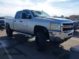 ✅ 2011 Chevrolet Silverado 2500HD LT • VIN: 1GC1KXC84BF117878 • Lot: 43551699. Wystawiony na IAAI z przebiegiem 55 157 mil. Bezpłatny archiwum sprzedaży aukcyjnych z USA i szczegółowy raport historii pojazdu na DreamBid. Zdjęcie 1.