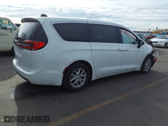 ✅ 2023 Chrysler Pacifica Touring • VIN: 2C4RC1FG5PR610811 • Lot: 43733563. Listed on IAAI with 55,492 mi. Free auction sales archive from the USA and detailed vehicle history report at DreamBid. Image 4.