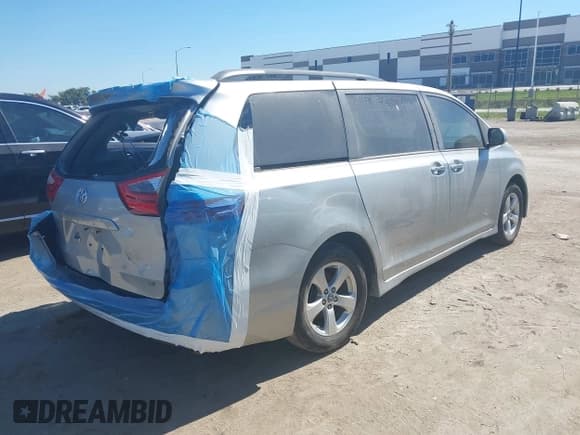 ✅ 2020 Toyota Sienna LE • VIN: 5TDKZ3DCXLS021542 • Lot: 43424830. Wystawiony na IAAI z przebiegiem 70 000 mil. Bezpłatny archiwum sprzedaży aukcyjnych z USA i szczegółowy raport historii pojazdu na DreamBid. Zdjęcie 4.