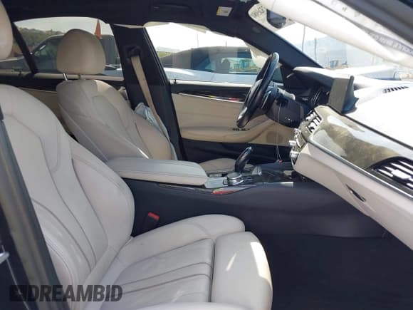 ✅ 2018 BMW 5 Series 540i • VIN: WBAJE5C55JG918407 • Lot: 42326980. Wystawiony na IAAI z przebiegiem 89 318 mil. Bezpłatny archiwum sprzedaży aukcyjnych z USA i szczegółowy raport historii pojazdu na DreamBid. Zdjęcie 5.