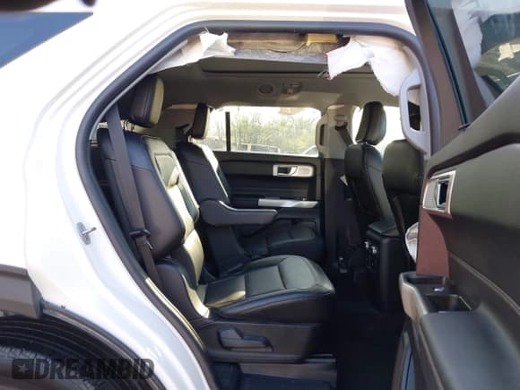 ✅ 2022 Ford Explorer Limited • VIN: 1FMSK8FH3NGB88697 • Lot: 42008355. Wystawiony na IAAI z przebiegiem 25 118 mil. Bezpłatny archiwum sprzedaży aukcyjnych z USA i szczegółowy raport historii pojazdu na DreamBid. Zdjęcie 8.