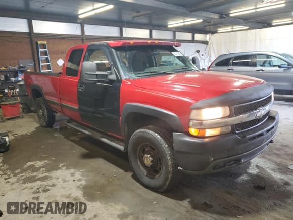 ✅ 2002 Chevrolet Silverado 2500HD LS • VIN: 1GCHK29182E216690 • Lot: 92410425. Wystawiony na Copart z przebiegiem 250 079 mil. Bezpłatny archiwum sprzedaży aukcyjnych z USA i szczegółowy raport historii pojazdu na DreamBid. Zdjęcie 4.