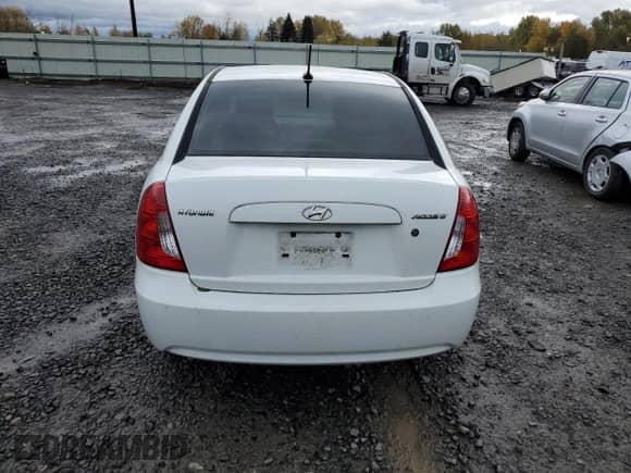 2011 Hyundai Accent GLS z VIN KMHCN4ACXBU608548, wystawiony jako Copart lot #79972454 z przebiegiem 176 612 mil mil oraz Czysty tytuł • Clean title. Historia ofert i sprzedaży dostępna na DreamBid. Obrazek 6.