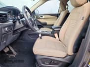 ✅ 2020 Ford Explorer XLT • VIN: 1FMSK7DH3LGC01121 • Лот: 93436995. Опубликован ранее на Copart с пробегом 33 078 миль. Бесплатный доступ к архиву аукционных продаж из США и подробный отчёт об истории автомобиля на DreamBid. Изображение 7.