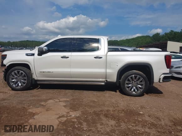 ✅ 2022 GMC Sierra 1500 • VIN: 3GTUUGET6NG585901 • Lot: 42601844. Wystawiony na IAAI z przebiegiem 57 633 mil. Bezpłatny archiwum sprzedaży aukcyjnych z USA i szczegółowy raport historii pojazdu na DreamBid. Zdjęcie 14.