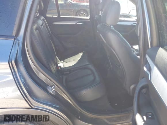 ✅ 2018 BMW X1 sDrive28i • VIN: WBXHU7C33J5H38892 • Лот: 43510586. Опубликован ранее на IAAI с пробегом 186 277 миль. Бесплатный доступ к архиву аукционных продаж из США и подробный отчёт об истории автомобиля на DreamBid. Изображение 8.