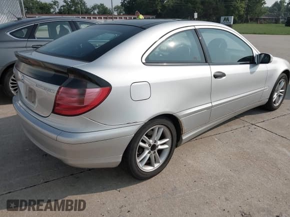 ✅ 2002 Mercedes-Benz C 230/260/280/320 • VIN: WDBRN47JX2A295473 • Lot: 42870379. Wystawiony na IAAI z przebiegiem 96 443 mil. Bezpłatny archiwum sprzedaży aukcyjnych z USA i szczegółowy raport historii pojazdu na DreamBid. Zdjęcie 6.