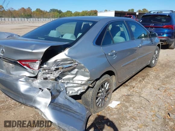 ✅ 2017 Toyota Camry SE • VIN: 4T1BF1FK0HU689835 • Lot: 43516273. Wystawiony na IAAI z przebiegiem 141 357 mil. Bezpłatny archiwum sprzedaży aukcyjnych z USA i szczegółowy raport historii pojazdu na DreamBid. Zdjęcie 4.