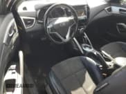 ✅ 2015 Hyundai Veloster • VIN: KMHTC6AD2FU239099 • Lot: 76230434. Wystawiony na Copart z przebiegiem 142 439 mil. Bezpłatny archiwum sprzedaży aukcyjnych z USA i szczegółowy raport historii pojazdu na DreamBid. Zdjęcie 8.