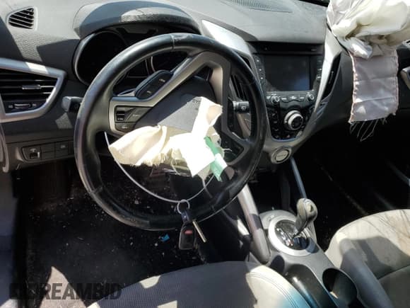 ✅ 2013 Hyundai Veloster w/Gray Int • VIN: KMHTC6AD8DU175812 • Lot: 53286313. Wystawiony na Copart z przebiegiem Nie podano. Bezpłatny archiwum sprzedaży aukcyjnych z USA i szczegółowy raport historii pojazdu na DreamBid. Zdjęcie 8.