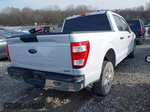 ✅ 2022 Ford F-150 XL • VIN: 1FTEW1C87NKE02380 • Lot: 43728852. Wystawiony na IAAI z przebiegiem 187 856 mil. Bezpłatny archiwum sprzedaży aukcyjnych z USA i szczegółowy raport historii pojazdu na DreamBid. Zdjęcie 4.