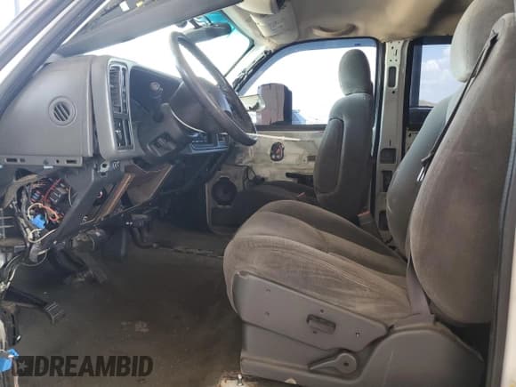 ✅ 2006 Chevrolet Silverado 2500HD LT2 • VIN: 1GCHK23U06F156181 • Lot: 61015095. Wystawiony na Copart z przebiegiem Nie podano. Bezpłatny archiwum sprzedaży aukcyjnych z USA i szczegółowy raport historii pojazdu na DreamBid. Zdjęcie 7.