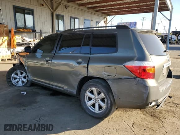 ✅ 2010 Toyota Highlander • VIN: 5TDZK3EHXAS004931 • Lot: 92054095. Listed on Copart with 224,945 mi. Free auction sales archive from the USA and detailed vehicle history report at DreamBid. Image 2.