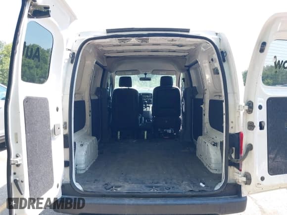 ✅ 2015 Nissan NV200 SV • VIN: 3N6CM0KN5FK706910 • Lot: 42953708. Listed on IAAI with 146,659 mi. Free auction sales archive from the USA and detailed vehicle history report at DreamBid. Image 8.