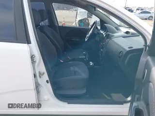 ✅ 2007 Chevrolet Aveo LS • VIN: KL1TD66617B757530 • Lot: 41658201. Wystawiony na IAAI z przebiegiem 132 073 mil. Bezpłatny archiwum sprzedaży aukcyjnych z USA i szczegółowy raport historii pojazdu na DreamBid. Zdjęcie 5.