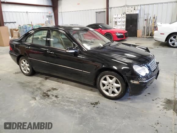 ✅ 2003 Mercedes-Benz C 240 • VIN: WDBRF81J23F365985 • Lot: 85212194. Wystawiony na Copart z przebiegiem 139 328 mil. Bezpłatny archiwum sprzedaży aukcyjnych z USA i szczegółowy raport historii pojazdu na DreamBid. Zdjęcie 4.