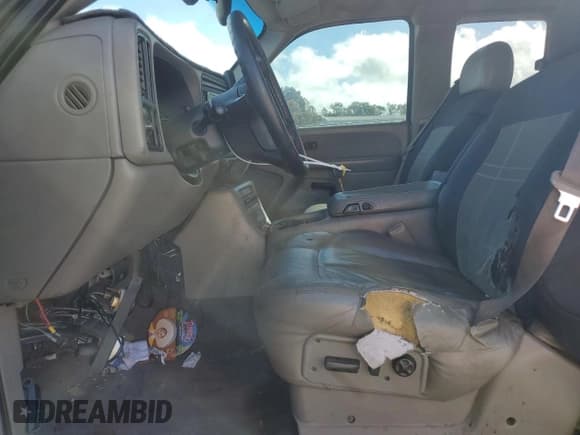 ✅ 2001 Chevrolet Silverado 1500 • VIN: 1GCEC19T81Z142836 • Лот: 49498445. Опубликован ранее на Copart с пробегом 337 498 миль. Бесплатный доступ к архиву аукционных продаж из США и подробный отчёт об истории автомобиля на DreamBid. Изображение 7.