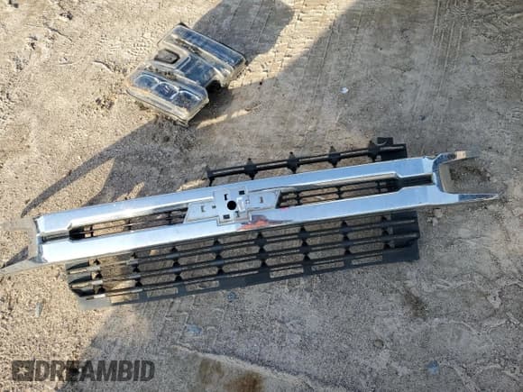 ✅ 2019 Chevrolet Silverado 1500 LT • VIN: 1GCPYDEK6KZ252438 • Lot: 55755495. Wystawiony na Copart z przebiegiem 108 023 mil. Bezpłatny archiwum sprzedaży aukcyjnych z USA i szczegółowy raport historii pojazdu na DreamBid. Zdjęcie 12.