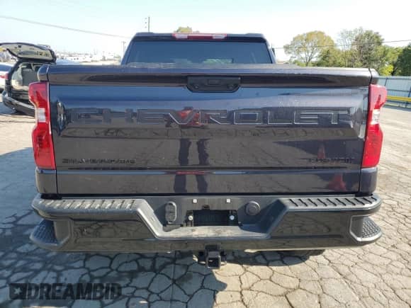 2024 Chevrolet Silverado 1500 Custom Trail Boss z VIN 3GCPDCEK3RG154533, wystawiony jako Copart lot #80881115 z przebiegiem 17 821 mil mil oraz Szkoda całkowita • Salvage title. Historia ofert i sprzedaży dostępna na DreamBid. Obrazek 6.
