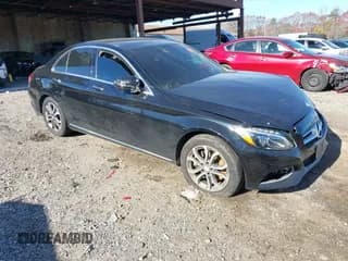 ✅ 2016 Mercedes-Benz C 300 • VIN: 55SWF4KB0GU101936 • Lot: 43707494. Wystawiony na IAAI z przebiegiem 78 301 mil. Bezpłatny archiwum sprzedaży aukcyjnych z USA i szczegółowy raport historii pojazdu na DreamBid. Zdjęcie 1.