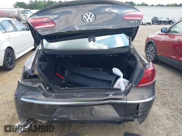 ✅ 2015 Volkswagen CC Executive • VIN: WVWRP7AN7FE802238 • Lot: 42321727. Wystawiony na IAAI z przebiegiem 65 933 mil. Bezpłatny archiwum sprzedaży aukcyjnych z USA i szczegółowy raport historii pojazdu na DreamBid. Zdjęcie 16.