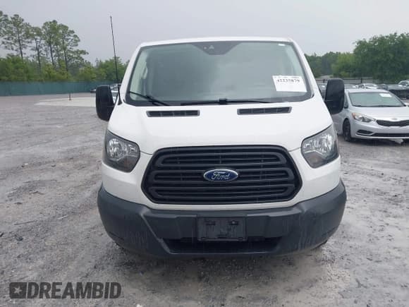✅ 2018 Ford Transit • VIN: 1FTYR2YMXJKB11642 • Lot: 42235879. Wystawiony na IAAI z przebiegiem 149 561 mil. Bezpłatny archiwum sprzedaży aukcyjnych z USA i szczegółowy raport historii pojazdu na DreamBid. Zdjęcie 12.