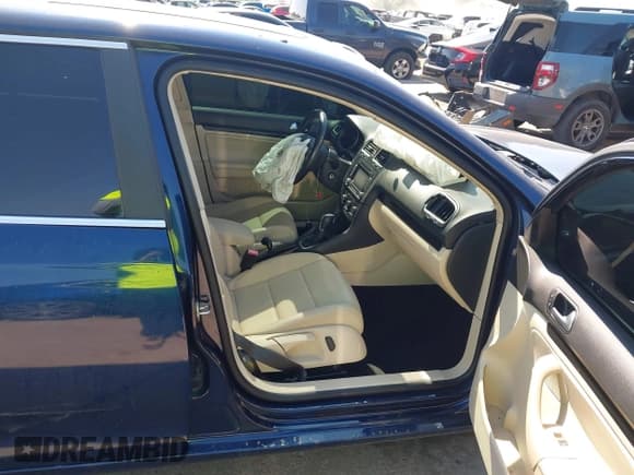 ✅ 2014 Volkswagen Jetta TDI w/Sunroof • VIN: 3VWPL7AJ6EM616017 • Lot: 43451324. Listed on IAAI with 94,028 mi. Free auction sales archive from the USA and detailed vehicle history report at DreamBid. Image 5.