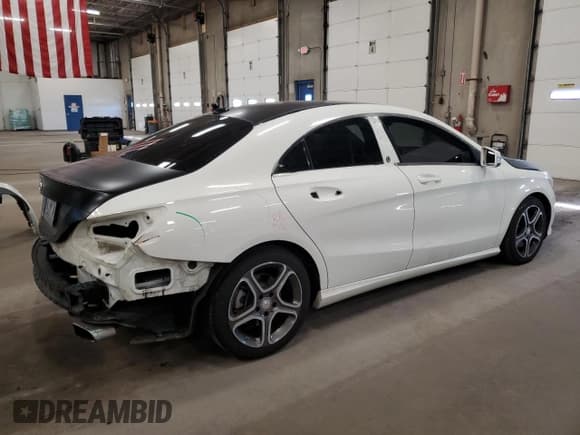 ✅ 2014 Mercedes-Benz CLA 250 • VIN: WDDSJ4EB1EN031264 • Lot: 89904235. Wystawiony na Copart z przebiegiem 110 679 mil. Bezpłatny archiwum sprzedaży aukcyjnych z USA i szczegółowy raport historii pojazdu na DreamBid. Zdjęcie 3.