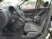 ✅ 2016 Jeep Compass Sport • VIN: 1C4NJDBB3GD586575 • Lot: 81213505. Wystawiony na Copart z przebiegiem 116 576 mil. Bezpłatny archiwum sprzedaży aukcyjnych z USA i szczegółowy raport historii pojazdu na DreamBid. Zdjęcie 7.