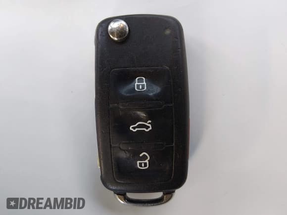 ✅ 2012 Volkswagen Passat SE • VIN: 1VWBP7A3XCC048756 • Lot: 43820434. Listed on IAAI with 160,728 mi. Free auction sales archive from the USA and detailed vehicle history report at DreamBid. Image 11.