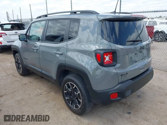 ✅ 2023 Jeep Renegade Latitude • VIN: ZACNJDB12PPP44149 • Lot: 42527332. Wystawiony na IAAI z przebiegiem 23 557 mil. Bezpłatny archiwum sprzedaży aukcyjnych z USA i szczegółowy raport historii pojazdu na DreamBid. Zdjęcie 3.