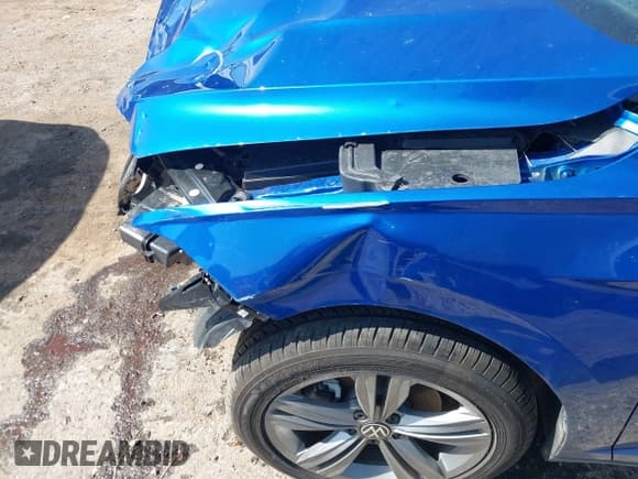 ✅ 2024 Volkswagen Jetta SE • VIN: 3VWEM7BU8RM077175 • Лот: 42531164. Опубликован ранее на IAAI с пробегом 11 602 миль. Бесплатный доступ к архиву аукционных продаж из США и подробный отчёт об истории автомобиля на DreamBid. Изображение 6.