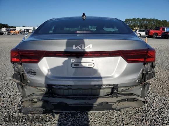 ✅ 2022 Kia Forte LXS • VIN: 3KPF24AD4NE472228 • Лот: 84541305. Опубликован ранее на Copart с пробегом 24 233 миль. Бесплатный доступ к архиву аукционных продаж из США и подробный отчёт об истории автомобиля на DreamBid. Изображение 6.