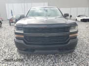 ✅ 2017 Chevrolet Silverado 1500 Custom • VIN: 1GCRCPEH0HZ286493 • Lot: 62863695. Wystawiony na Copart z przebiegiem 172 157 mil. Bezpłatny archiwum sprzedaży aukcyjnych z USA i szczegółowy raport historii pojazdu na DreamBid. Zdjęcie 5.