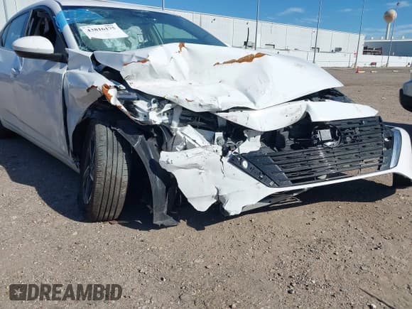 ✅ 2024 Nissan Sentra SV • VIN: 3N1AB8CV3RY297534 • Lot: 43816175. Wystawiony na IAAI z przebiegiem 32 927 mil. Bezpłatny archiwum sprzedaży aukcyjnych z USA i szczegółowy raport historii pojazdu na DreamBid. Zdjęcie 6.