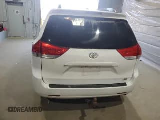 ✅ 2011 Toyota Sienna LE • VIN: 5TDJK3DC8BS025958 • Lot: 84597715. Listed on Copart with 194,460 mi. Free auction sales archive from the USA and detailed vehicle history report at DreamBid. Image 6.