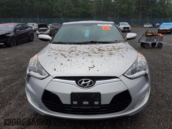 ✅ 2016 Hyundai Veloster • VIN: KMHTC6AD1GU302811 • Lot: 91924135. Wystawiony na Copart z przebiegiem 15 935 mil. Bezpłatny archiwum sprzedaży aukcyjnych z USA i szczegółowy raport historii pojazdu na DreamBid. Zdjęcie 5.