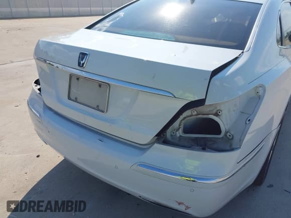 ✅ 2013 Hyundai Equus Signature • VIN: KMHGH4JH5DU067643 • Лот: 43349338. Опубликован ранее на IAAI с пробегом 198 620 миль. Бесплатный доступ к архиву аукционных продаж из США и подробный отчёт об истории автомобиля на DreamBid. Изображение 6.